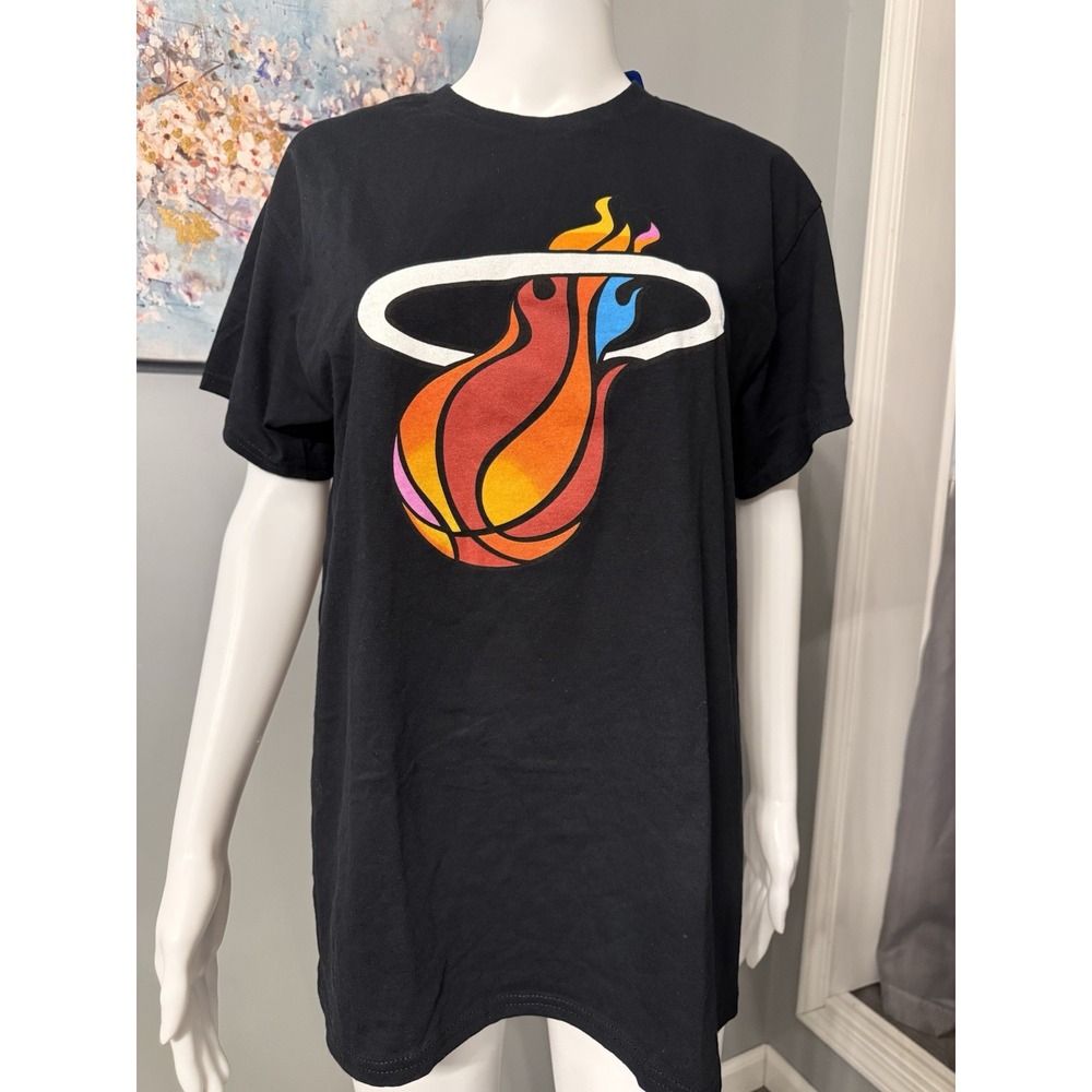 NBA Miami Heat T-Shirt Black Size M New With Tags Print Front and Back Unisex‎